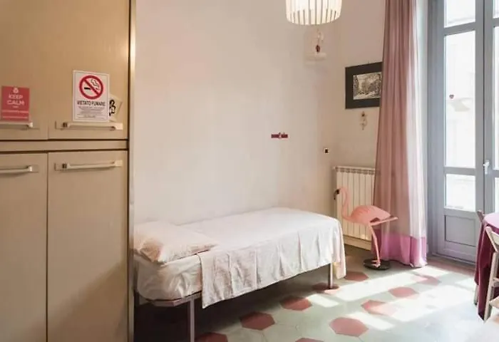 Casa Dani&Swing Bed&Books
